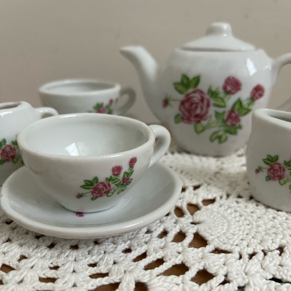 Vintage Child’s Miniature China Play Tea Set Floral Made in Taiwan 12 Piece - Picture 7 of 13
